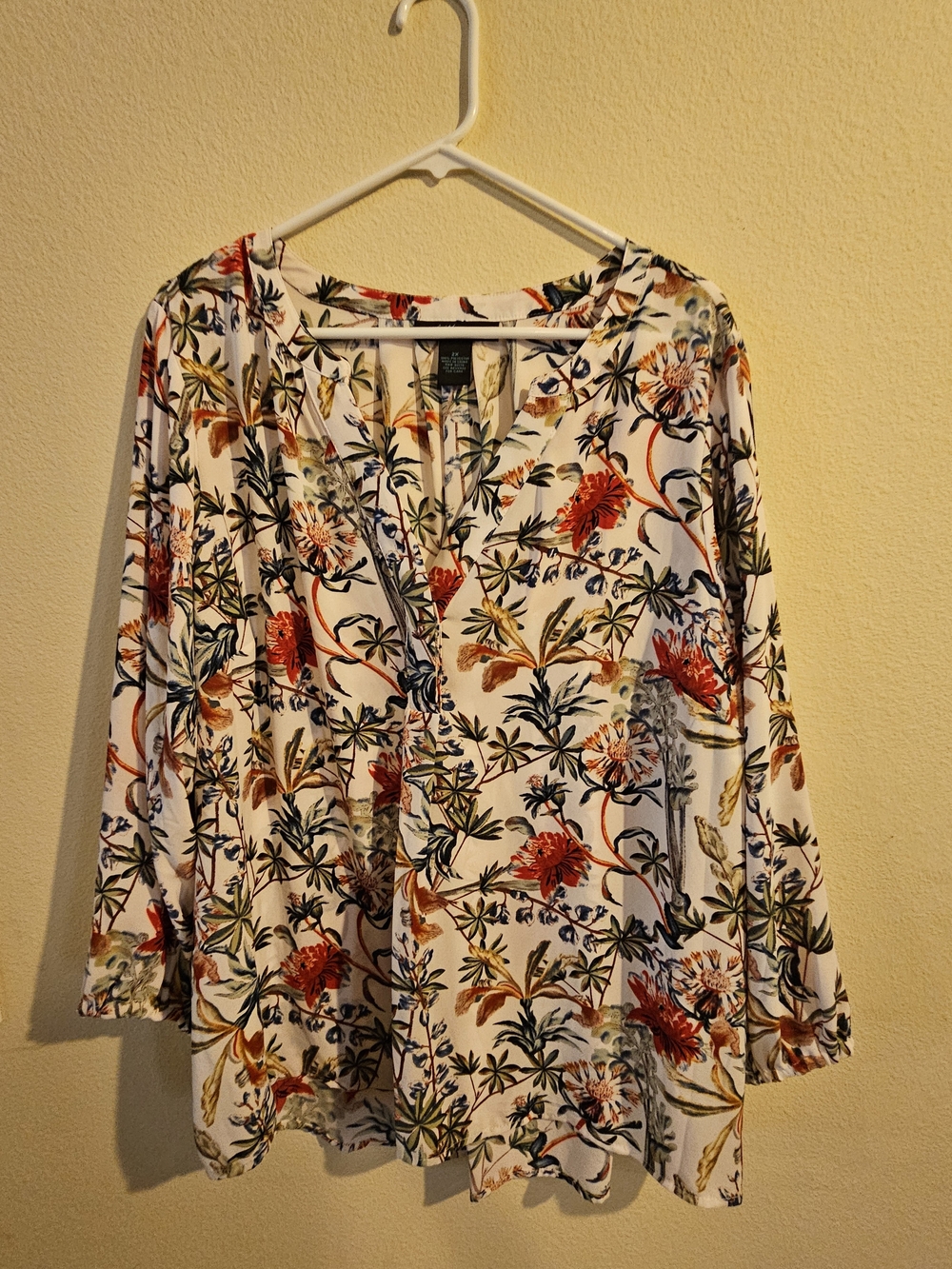 Faith & Zoe White Floral V-Neck Long Sleeve Tunic with Multi-Color Print